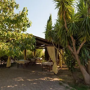 Alloggio per agriturismo Corte Degli Struzzi, Pescia Romana